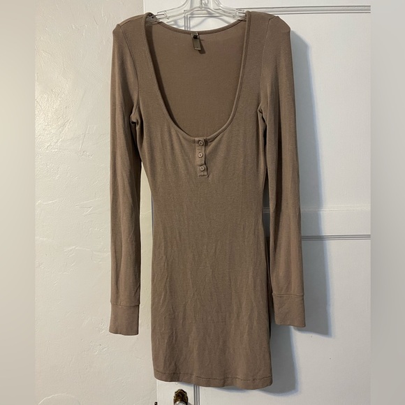 Kim kardashian skims sleep Henley dress - Picture 5 of 5